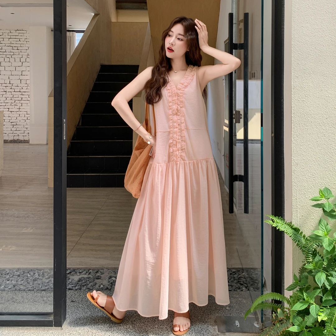 粉色甜美温柔风无袖连衣裙女2025夏季设计感木耳边V领背心裙长款