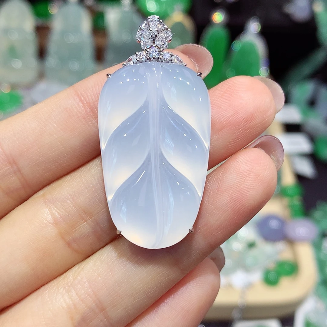 颈饰18K金镶嵌翡翠叶子