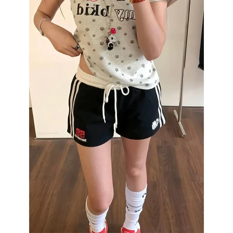 雪千羽美式织带辣妹低腰休闲运动短裤女夏季薄款黑色a字阔腿热裤