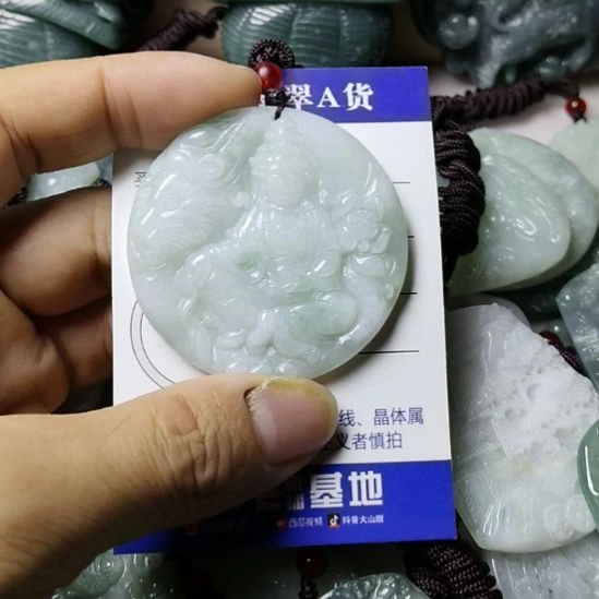 翡翠未镶嵌颈饰挂件
