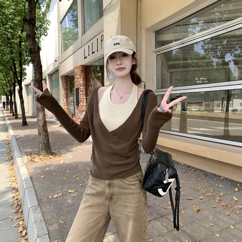 咖色挂脖假两件长袖针织打底衫女秋季美拉德撞色毛衣V领别致上衣