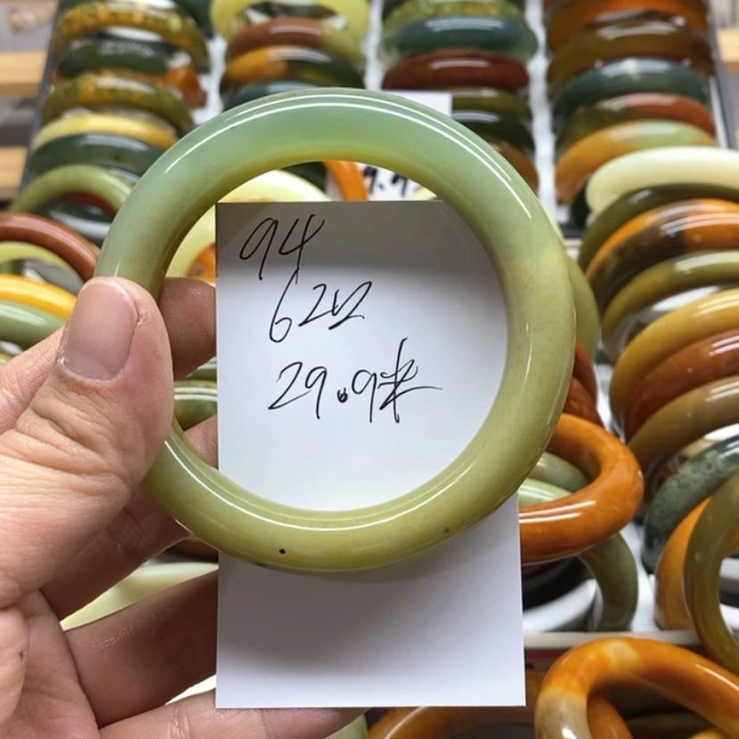 【闪购商品】蛇纹石玉手镯未镶嵌与**行