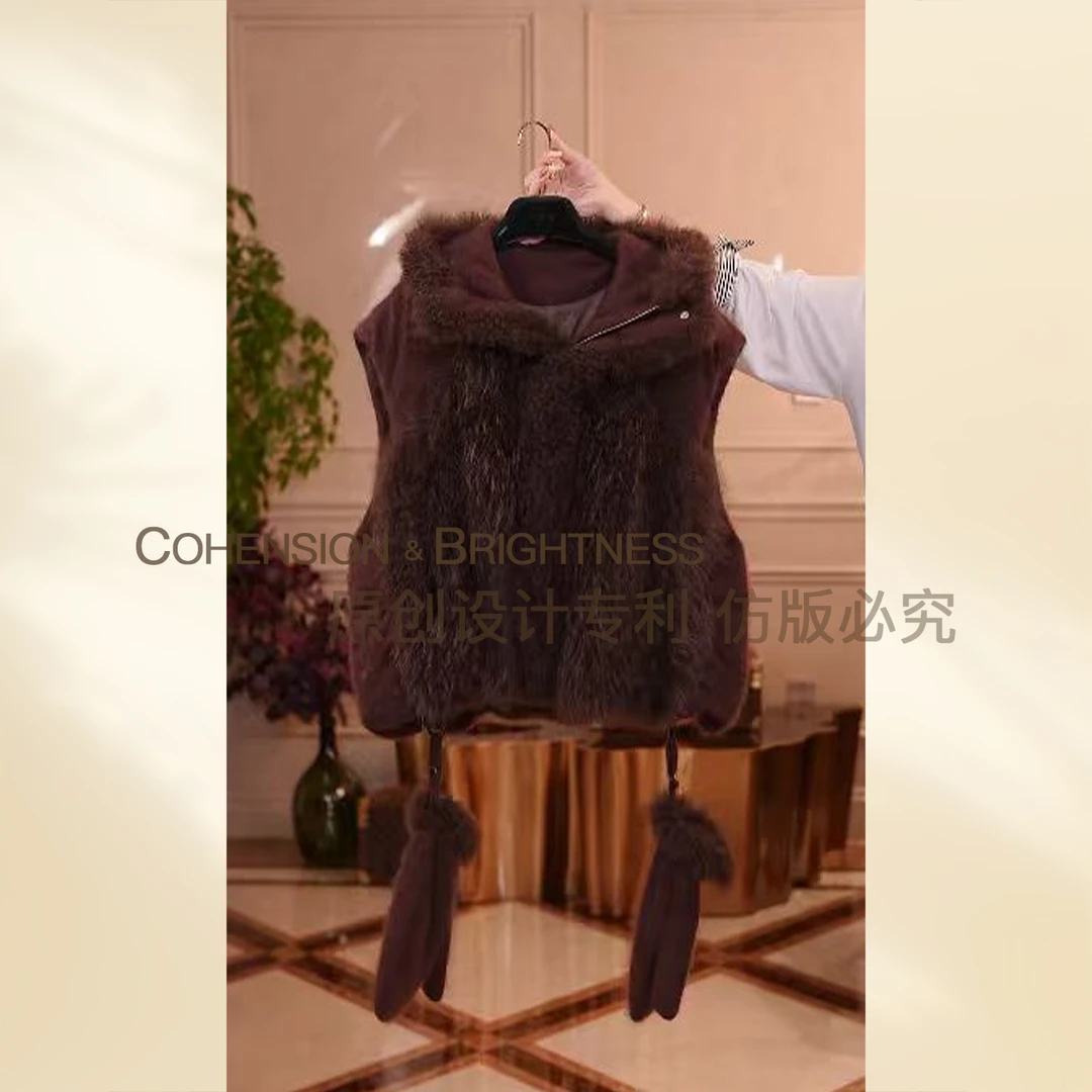 凝慧【哥特日记】设计感翻领连帽95白鹅绒配手套马甲羽绒服YA108