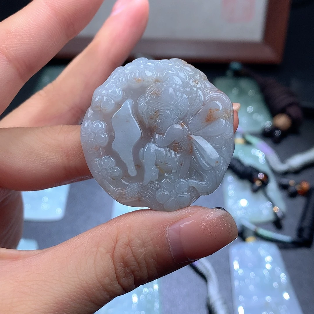 翡翠未镶嵌颈饰天使