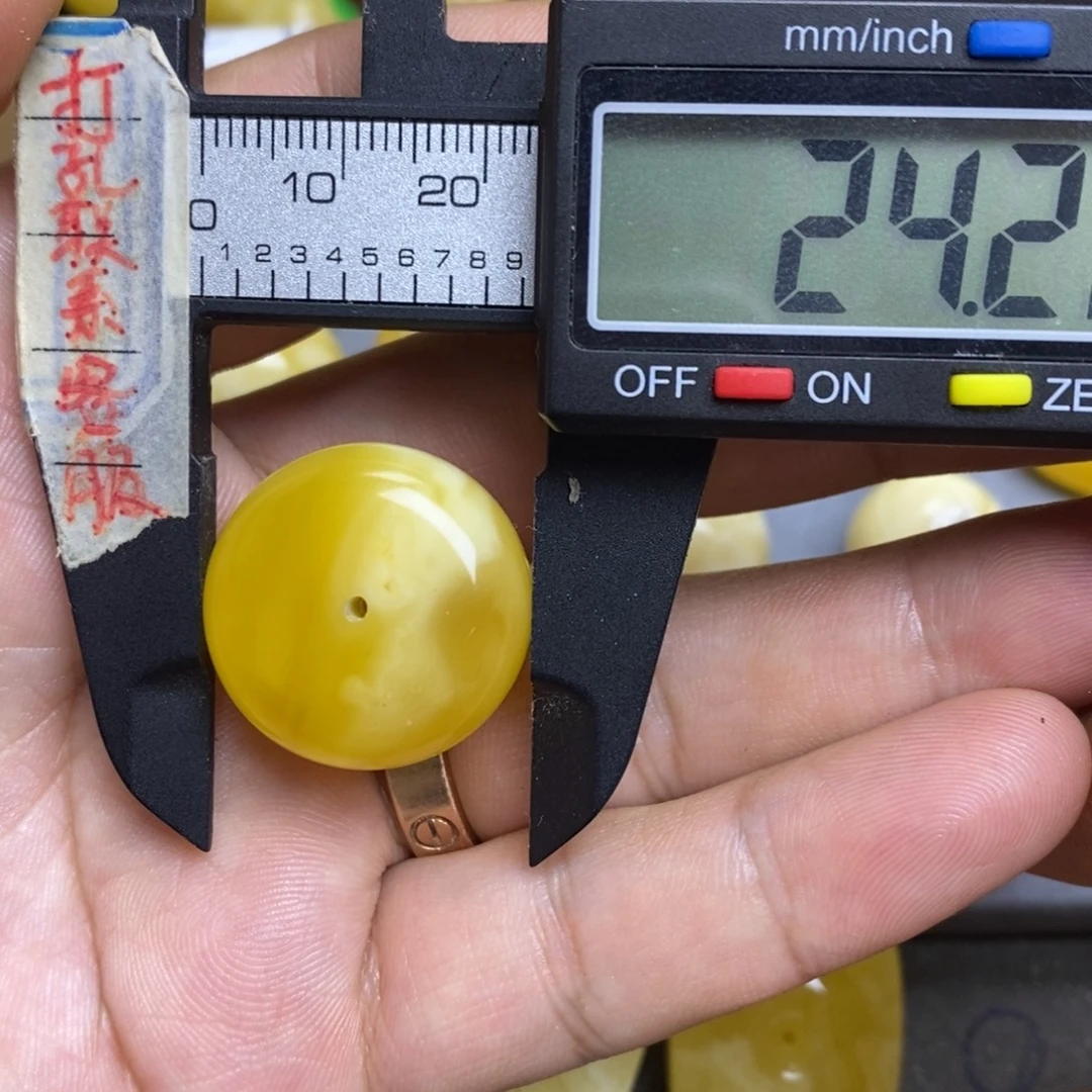 蜜蜡未镶嵌裸石24,2x13.3微瑕墩子