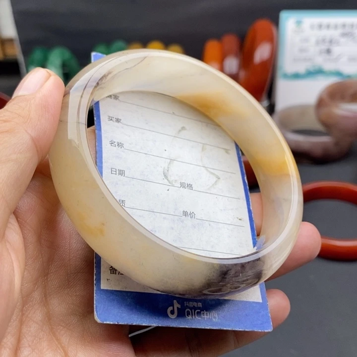 未镶嵌手镯石英质玉