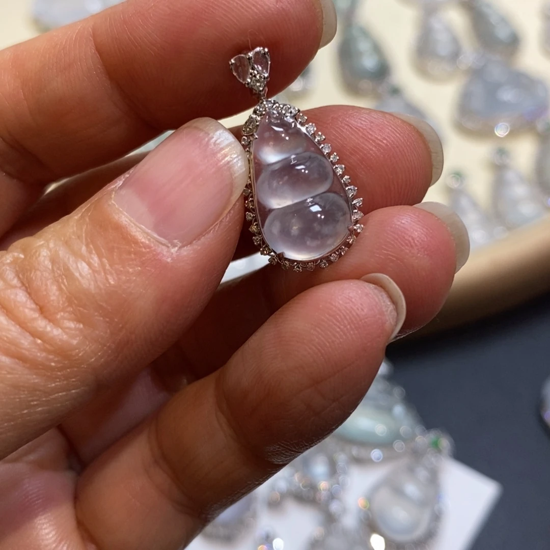 翡翠18K金镶嵌吊坠(不含链)福豆