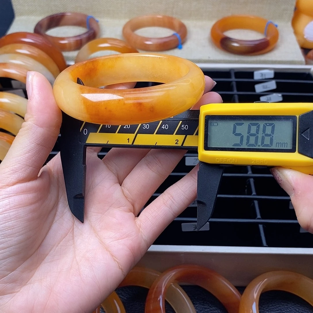 未镶嵌石英质玉（黄龙玉）手镯12号