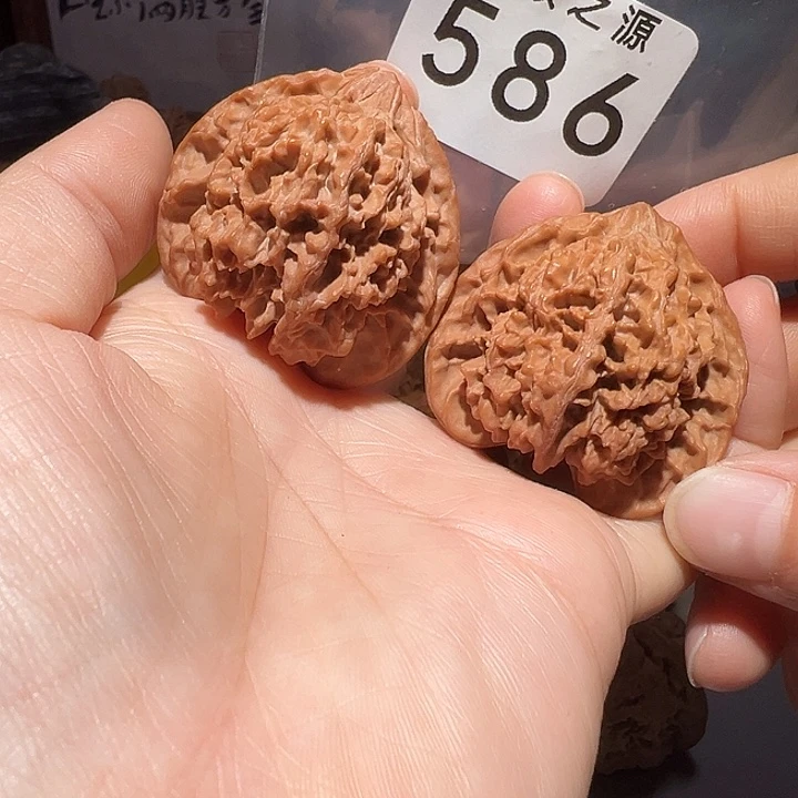 桃核吊坠41.5全品满天星，小碎纹
