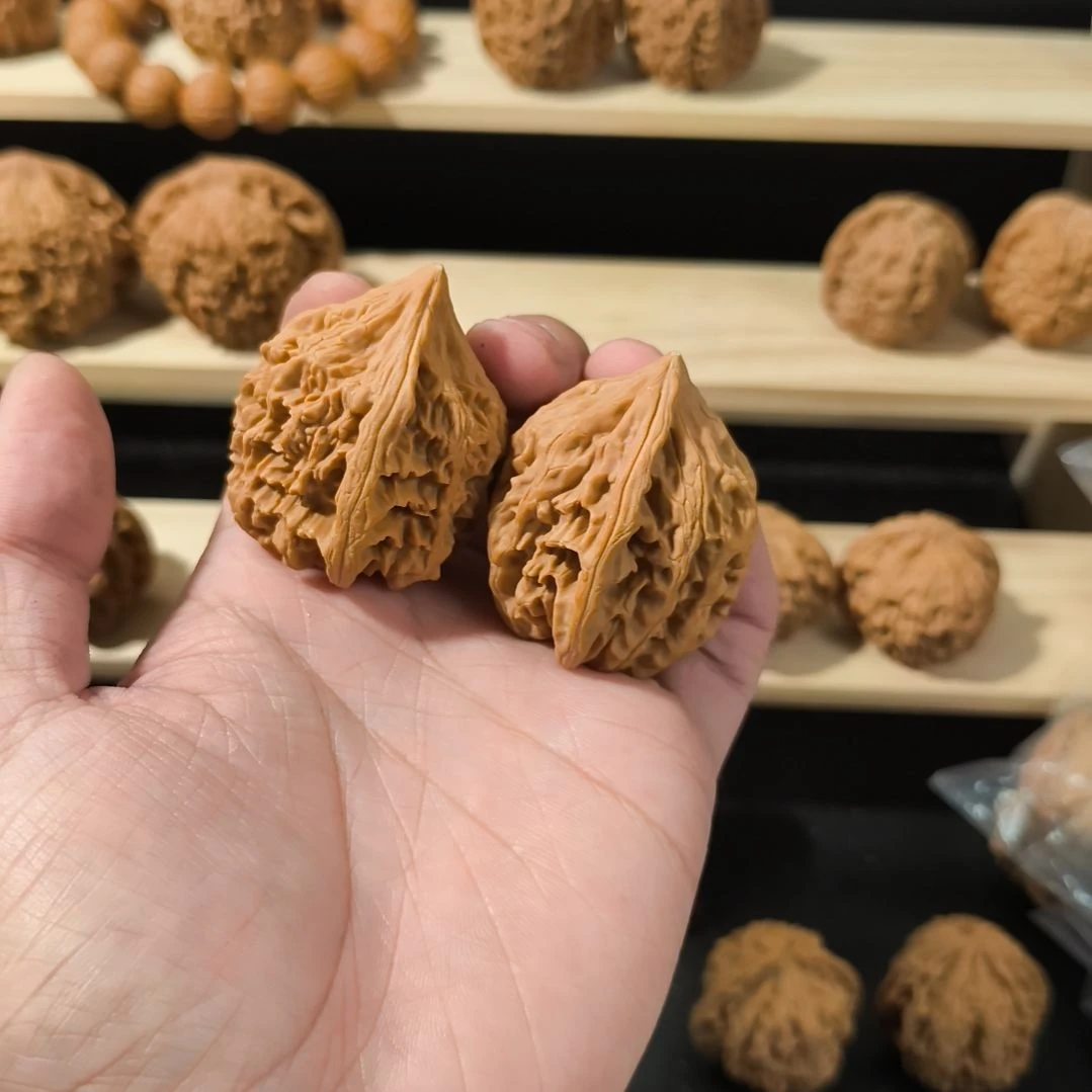 7***.吊坠文玩核桃41鸡心有黄