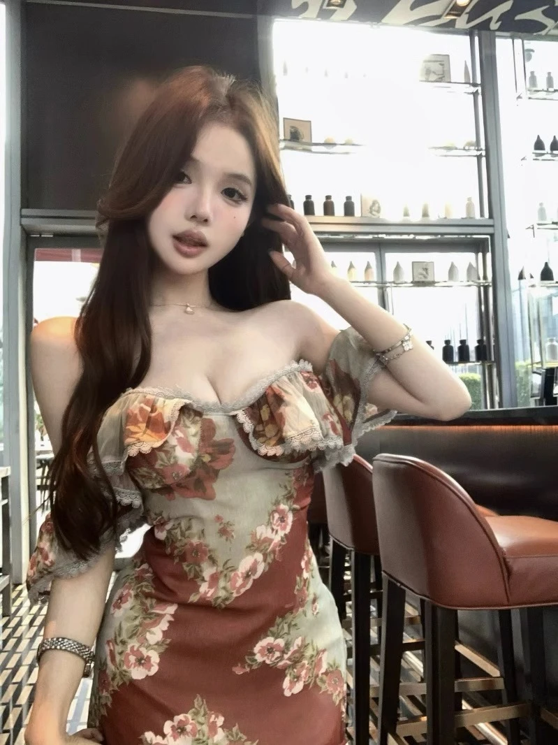 度假风小飞袖碎花连衣裙女夏季纯欲性感包臀裙一字肩收腰抹胸裙子