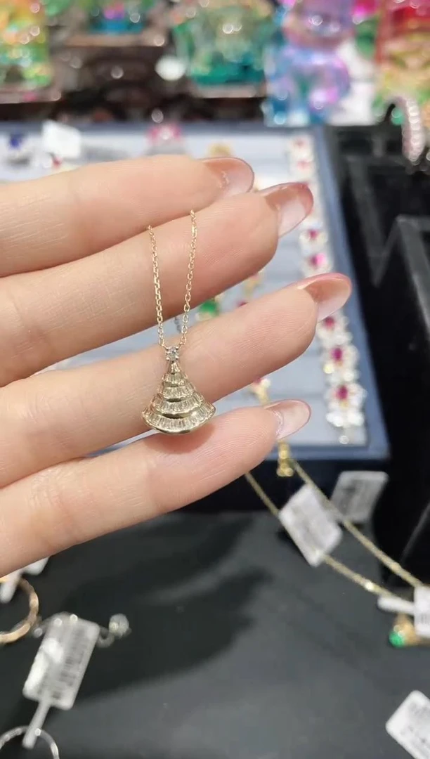 18K金镶嵌钻石项链小裙子款