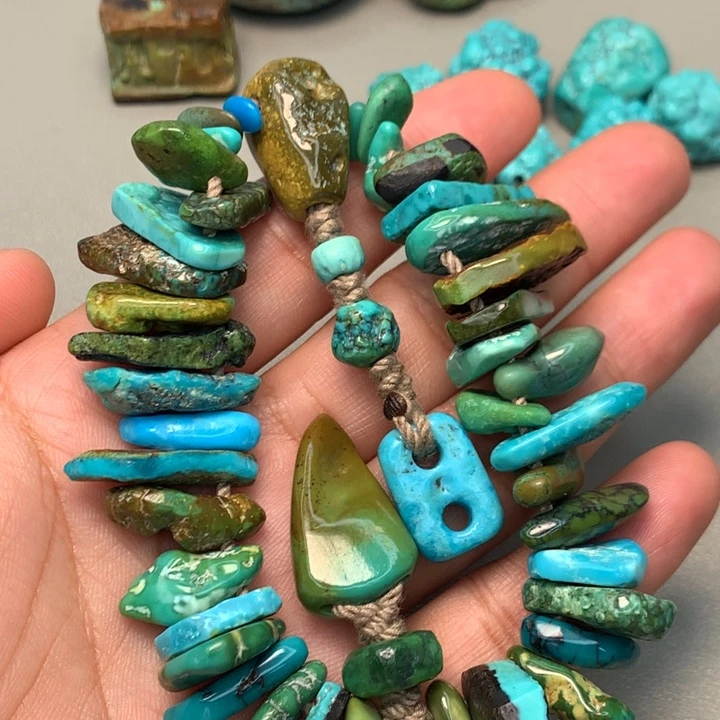 绿松石未镶嵌颈饰