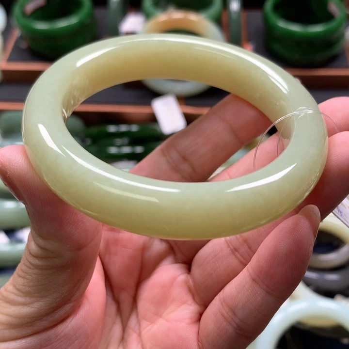 【闪购商品】未镶嵌手镯和田玉