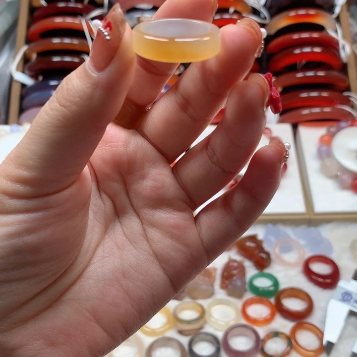 玛瑙/玉髓手镯未镶嵌-****?