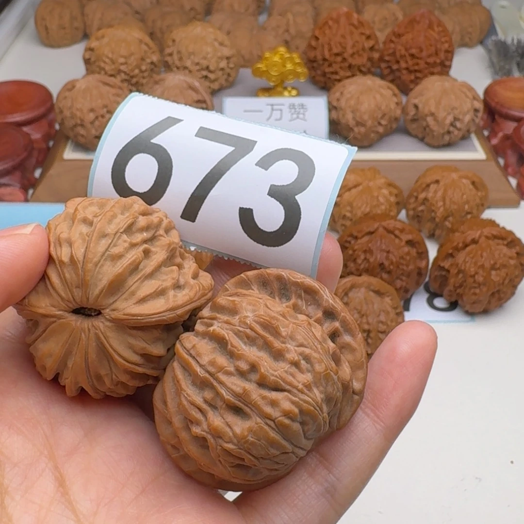 文玩核桃吊坠蝴蝶磨