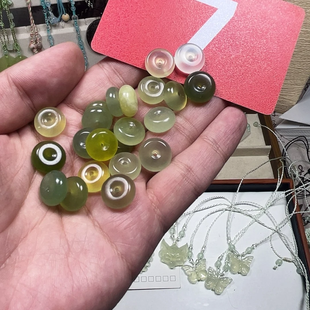 团***喵蛇纹石玉合金颈饰