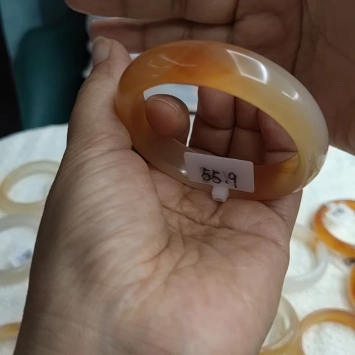 情***长玛瑙/玉髓未镶嵌手镯