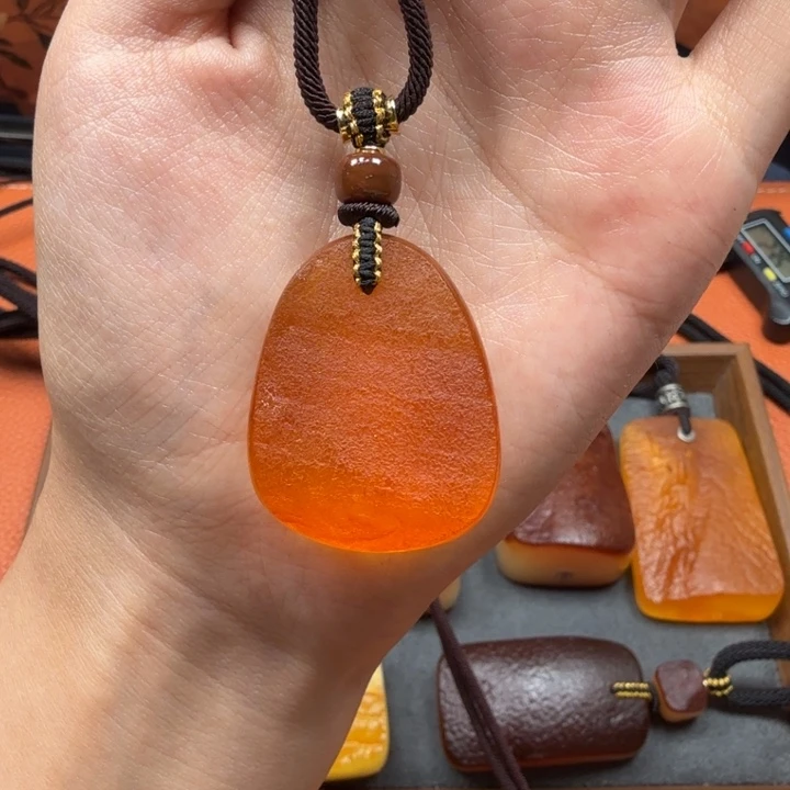 蜜蜡未镶嵌吊坠(赠链)