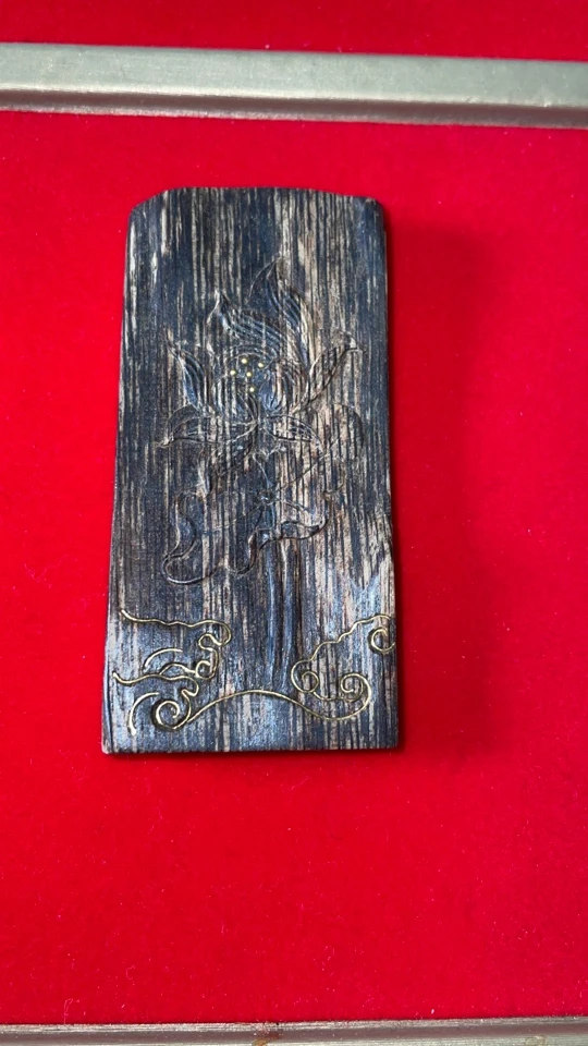 沉香吊坠镶嵌雕刻设计莲花