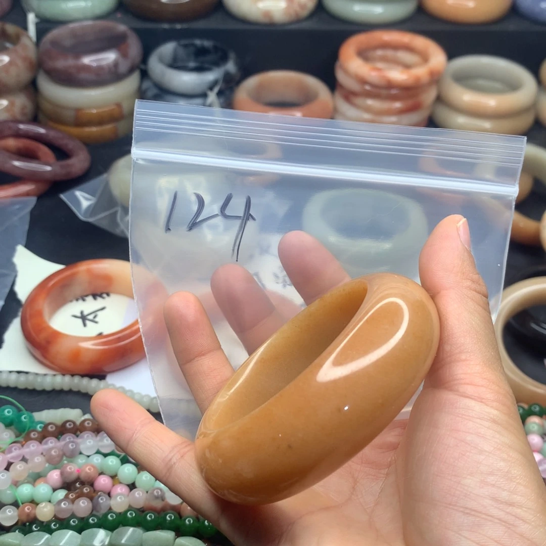 ****座石英质玉手镯未镶嵌124