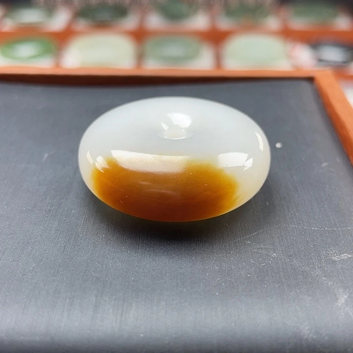 和田玉未镶嵌颈饰糖白羊脂级别