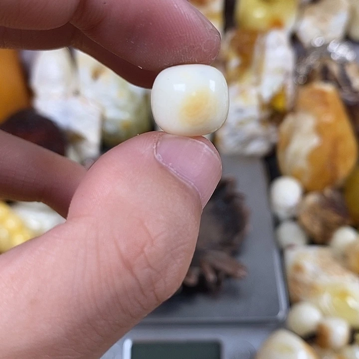 未镶嵌琥珀裸石我