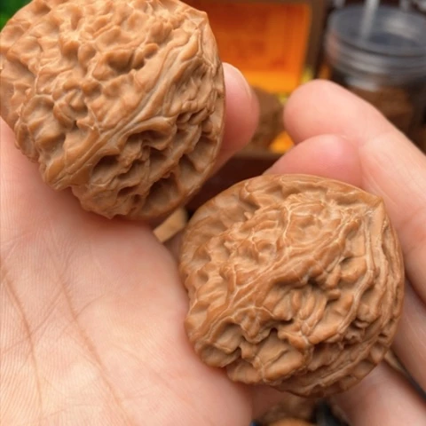 文玩核桃吊坠三角白43精修