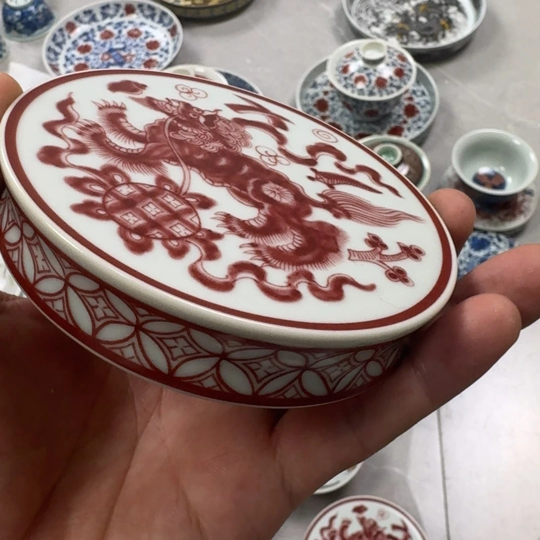 摆件釉里红狮子盖置