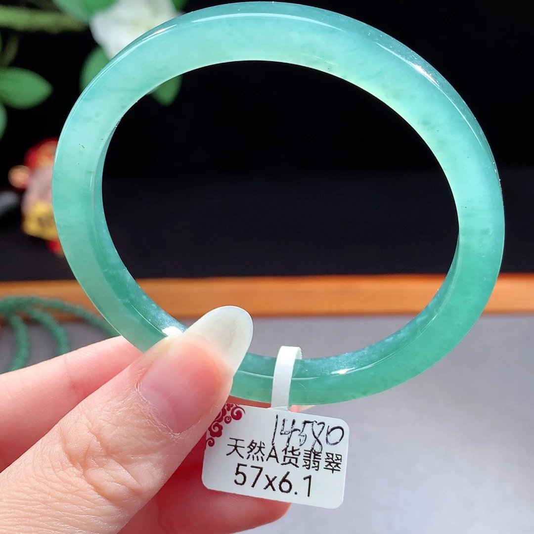 未镶嵌手镯（圆镯）翡翠