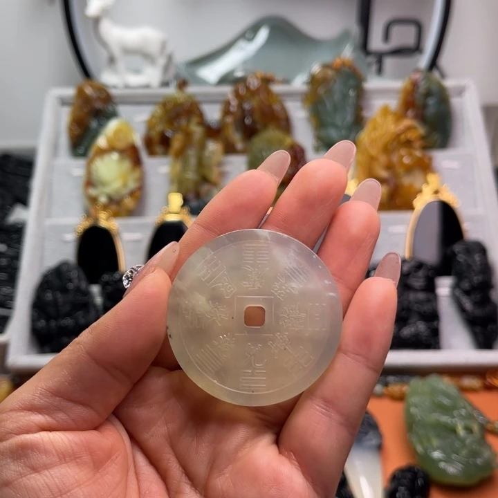 蛇纹石玉未镶嵌颈饰