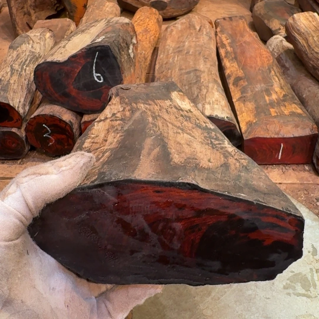 哪***王交趾黄檀（大红酸枝）