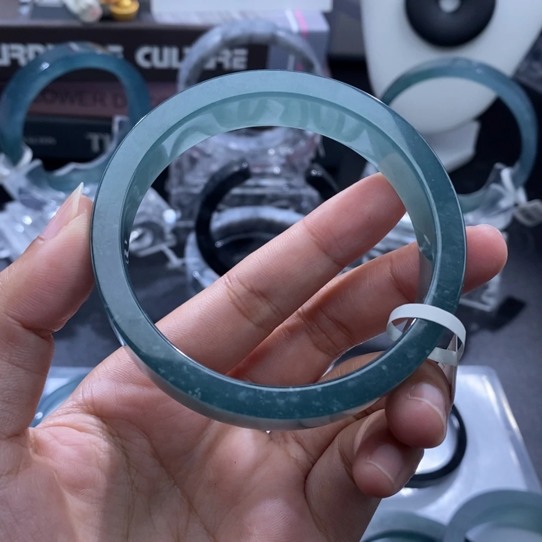 翡翠未镶嵌手镯浅蓝宽方60