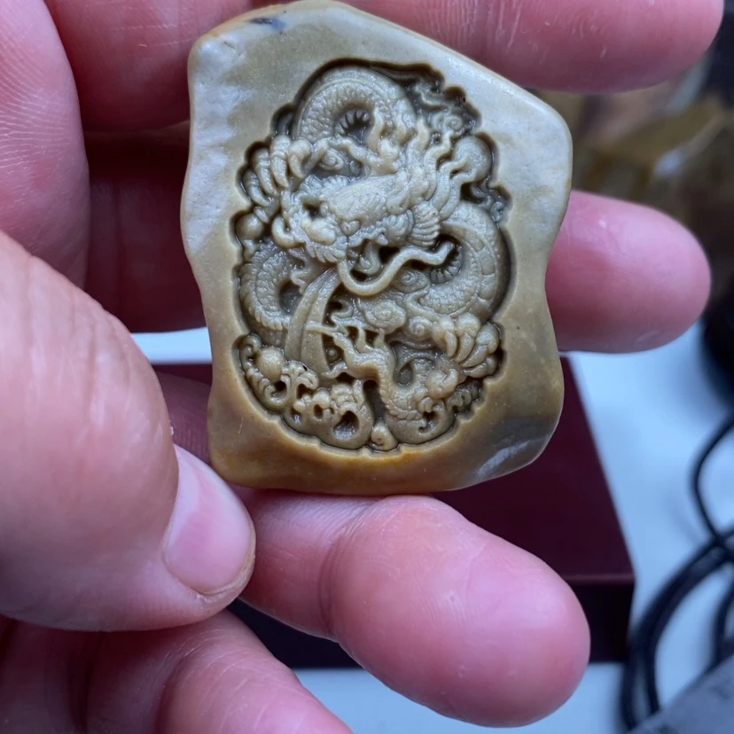 【闪购商品】原石雕刻手把件，脖挂件