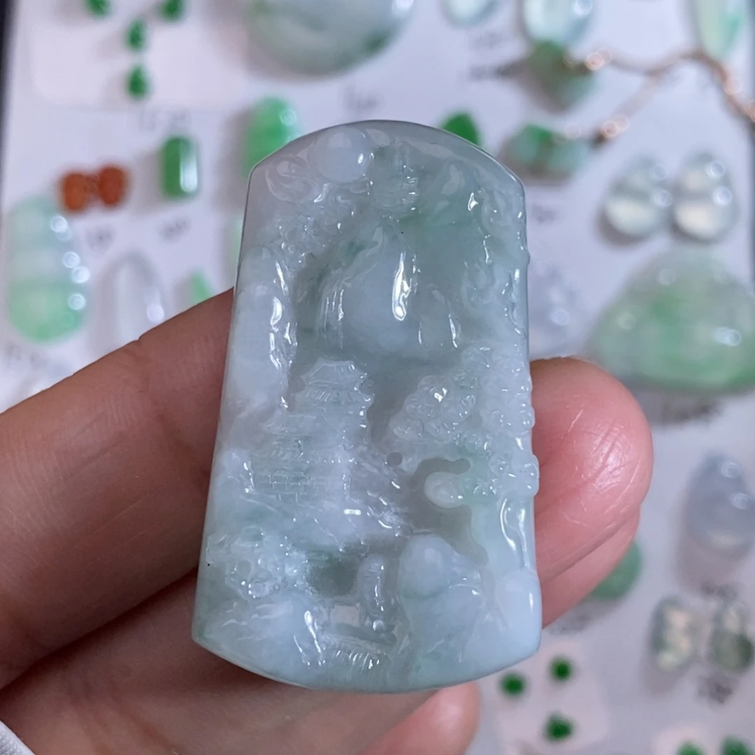 翡翠裸石已打孔山水牌