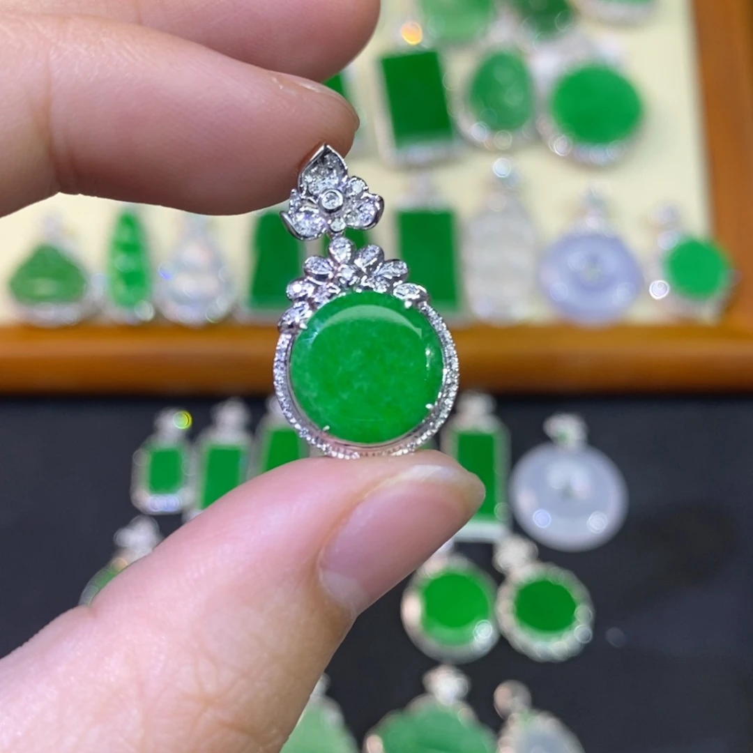 翡翠吊坠(不含链)18K金镶嵌