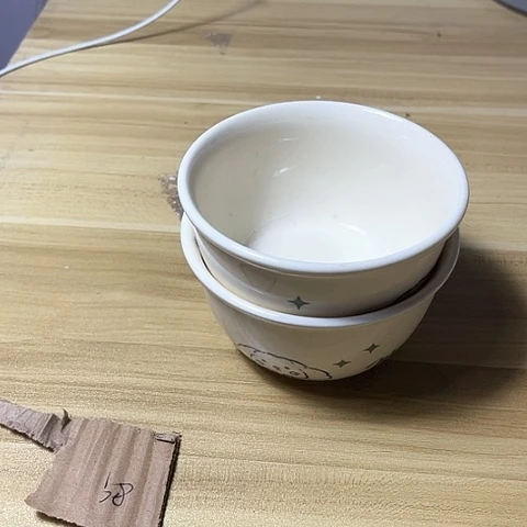微瑕，不能明火，口径11.5高度5，奶油狗4个