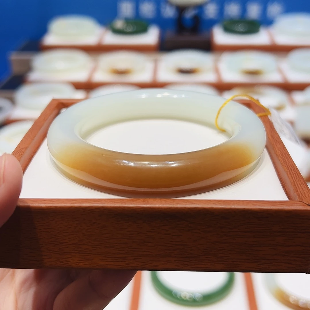 和田玉未镶嵌手镯一口糖5758