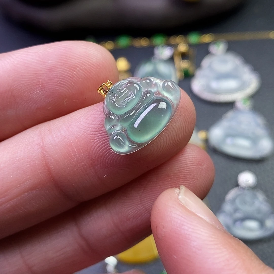 颈饰18K金镶嵌翡翠