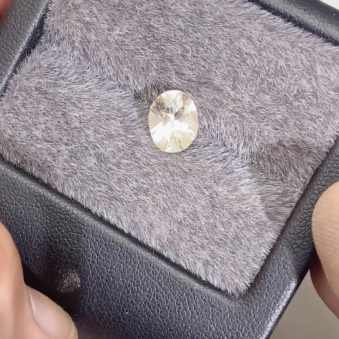 托帕石裸石2.07/780