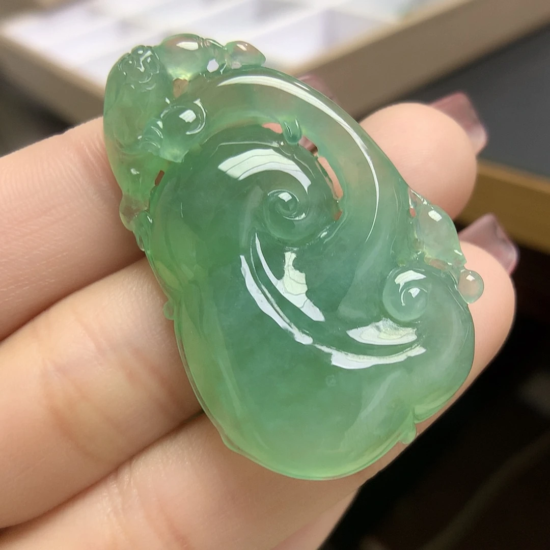 翡翠颈饰未镶嵌如意