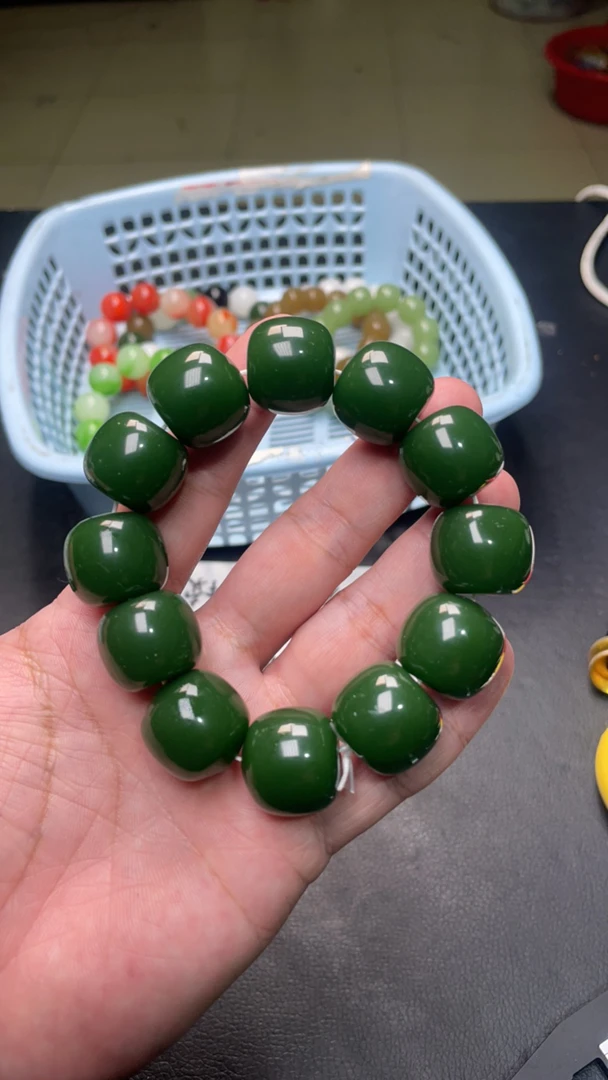 B368  20 老型碧绿手串