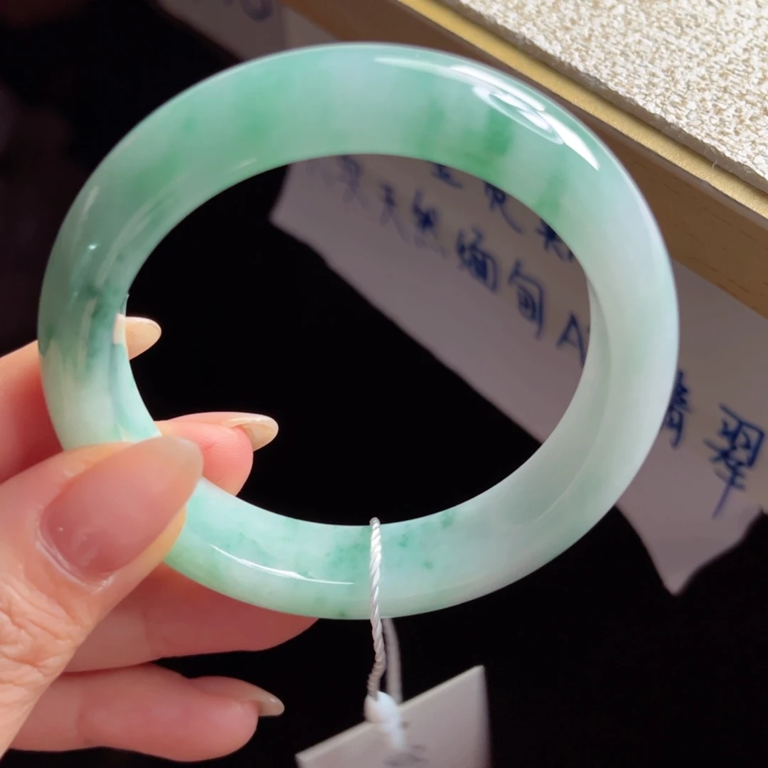 未镶嵌手镯翡翠手镯