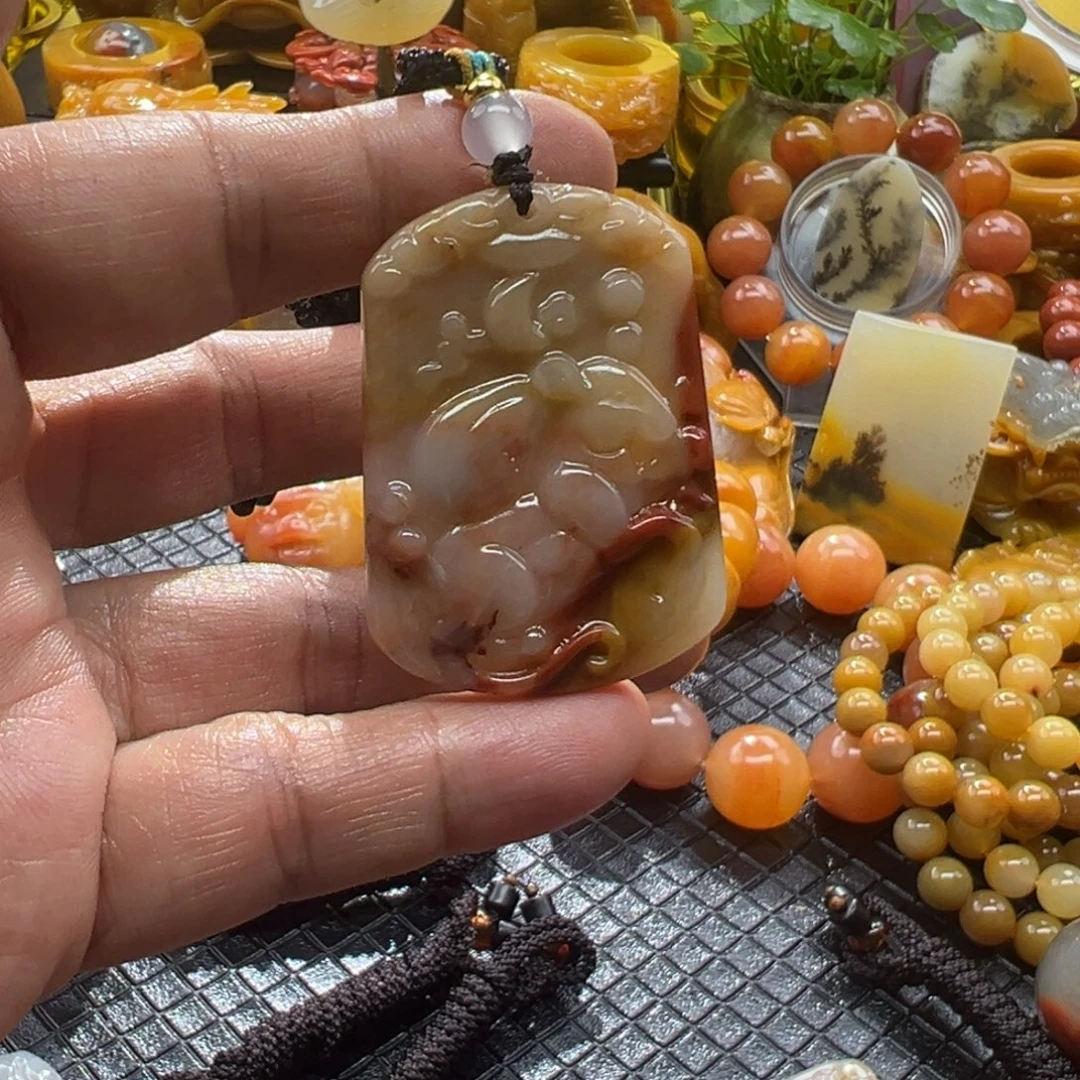 石英质玉未镶嵌颈饰