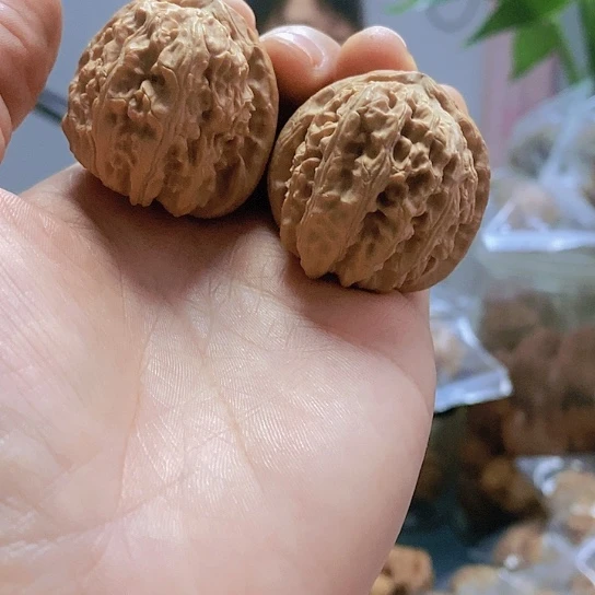 【闪购商品】把件文玩核桃38白狮子大肚子