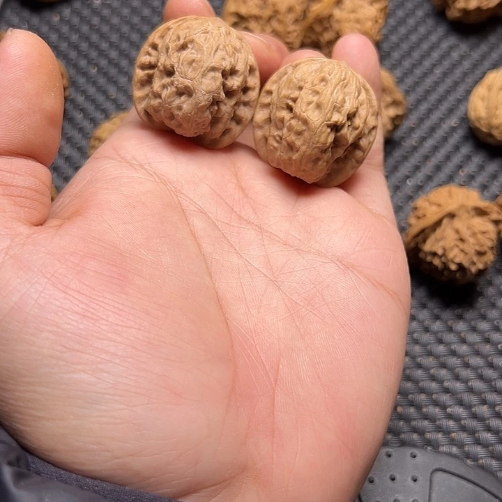 文玩核桃吊坠昌闷