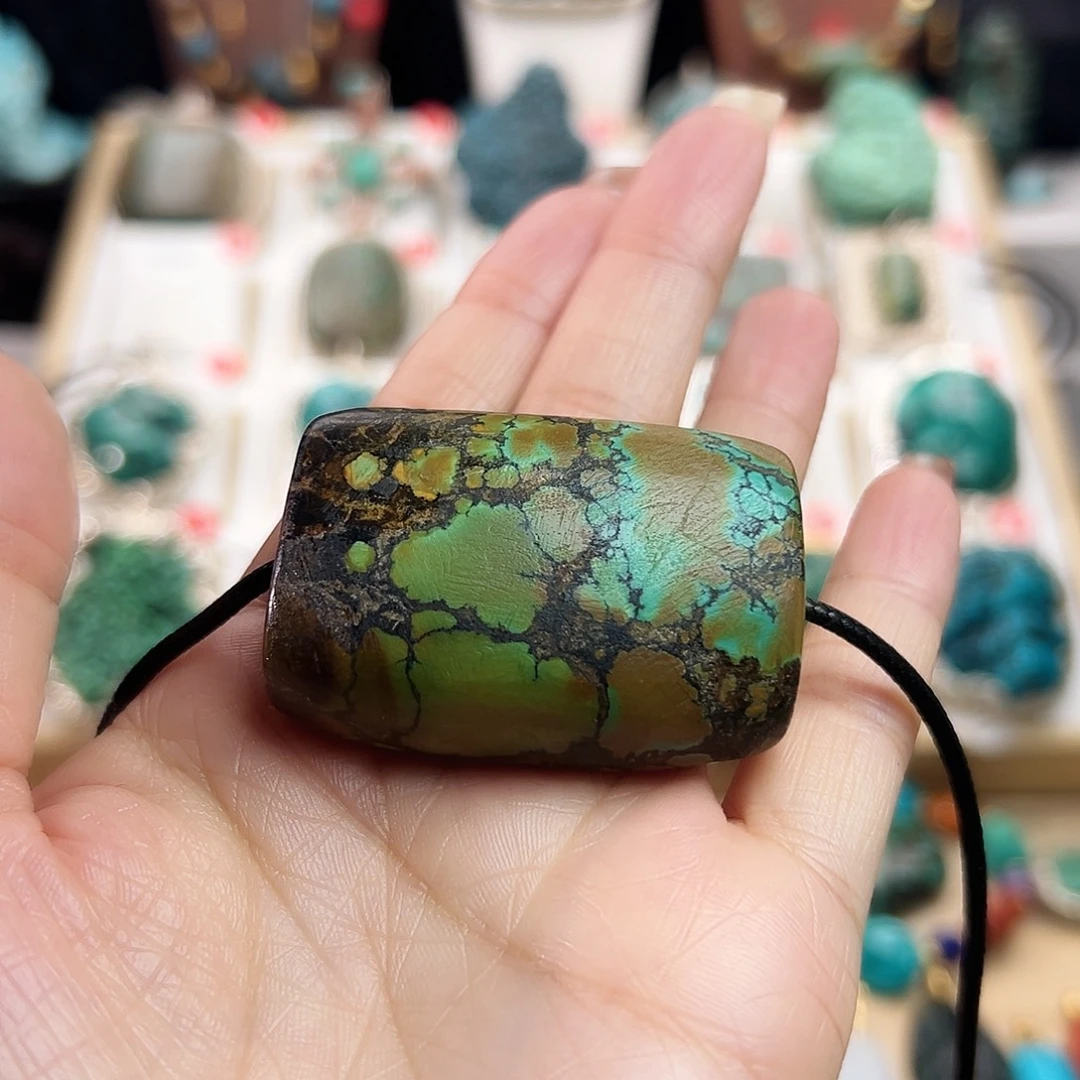 绿松石未镶嵌颈饰