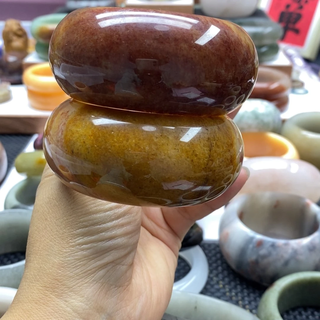 石英岩玉手镯未镶嵌朱*红