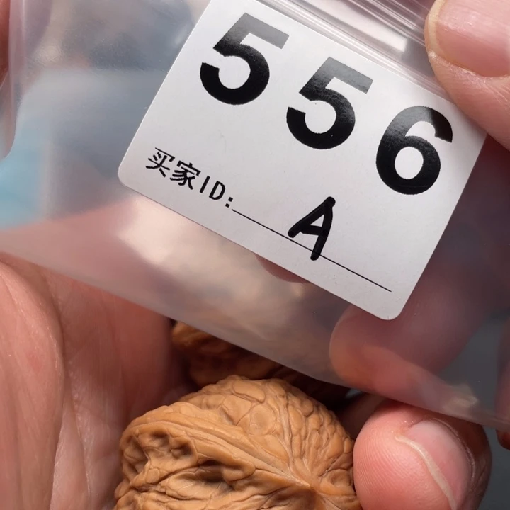 文玩核桃吊坠给****光乾隆磨39