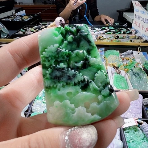 颈饰未镶嵌翡翠一个